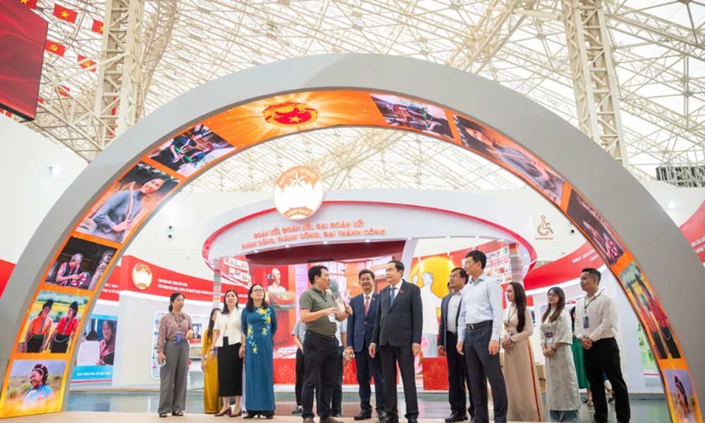 Top legislator inspects preparations for exhibition on NA’s 80-year history